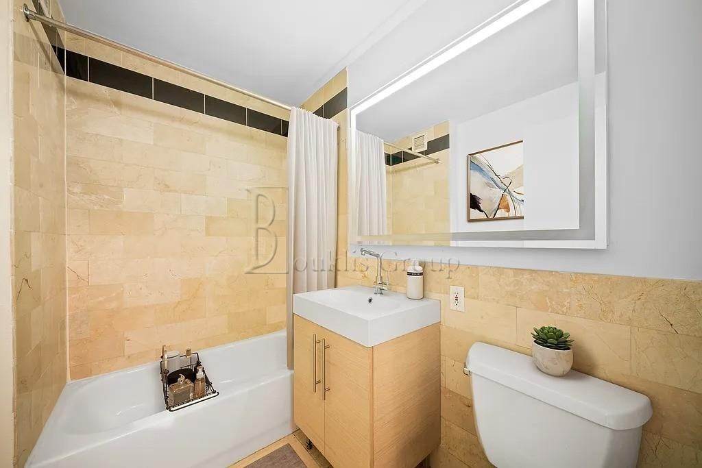 1 West St #2322 - Photo 4 of 8