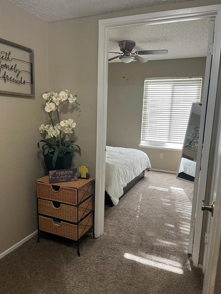 32 W 7th St #C - Photo 6 of 10