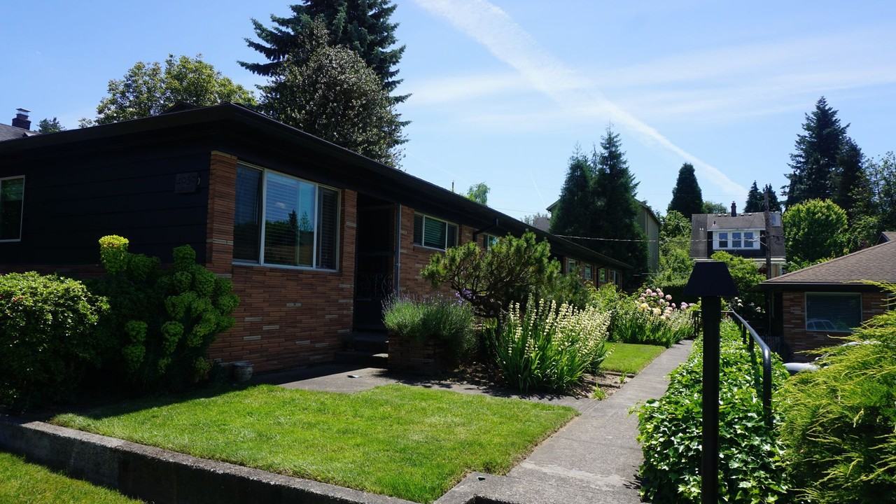 Hollyhurst - Photo 2 of 3