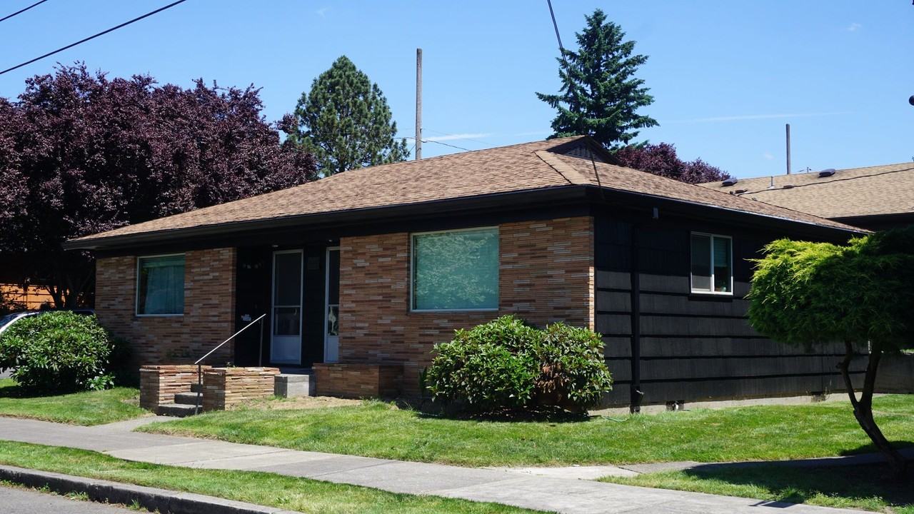 Hollyhurst - Photo 3 of 3