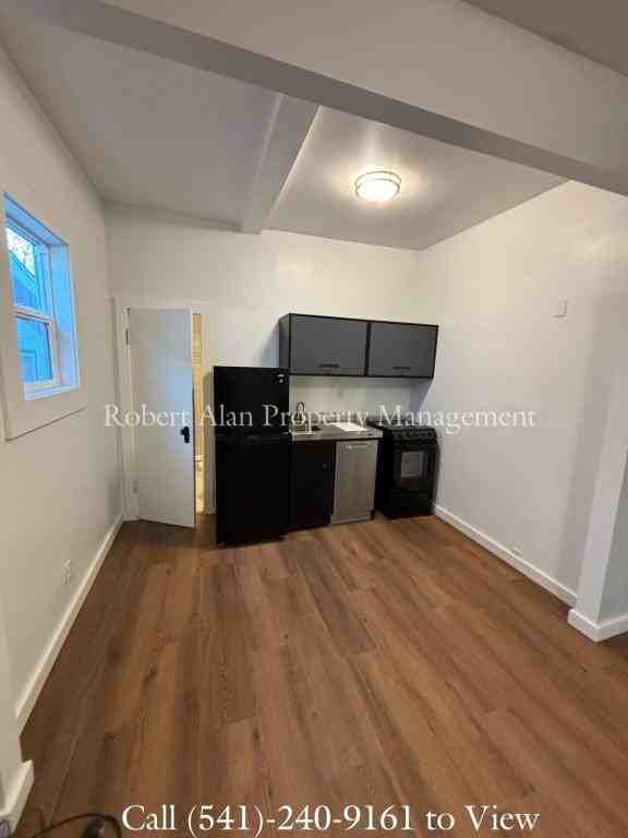 119 Sw Emigrant Ave - Photo 4 of 5