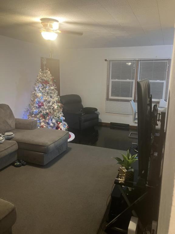 529 S Jackson St - Photo 2 of 13