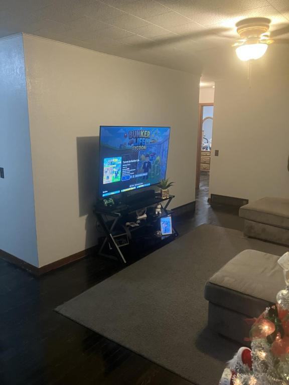 529 S Jackson St - Photo 3 of 13