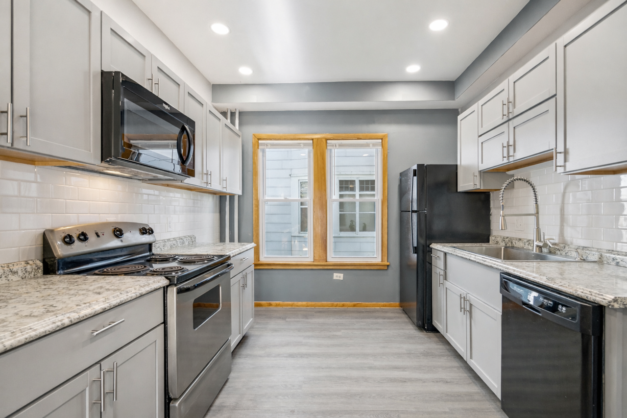 1704 Ashland Ave - Photo 3 of 19