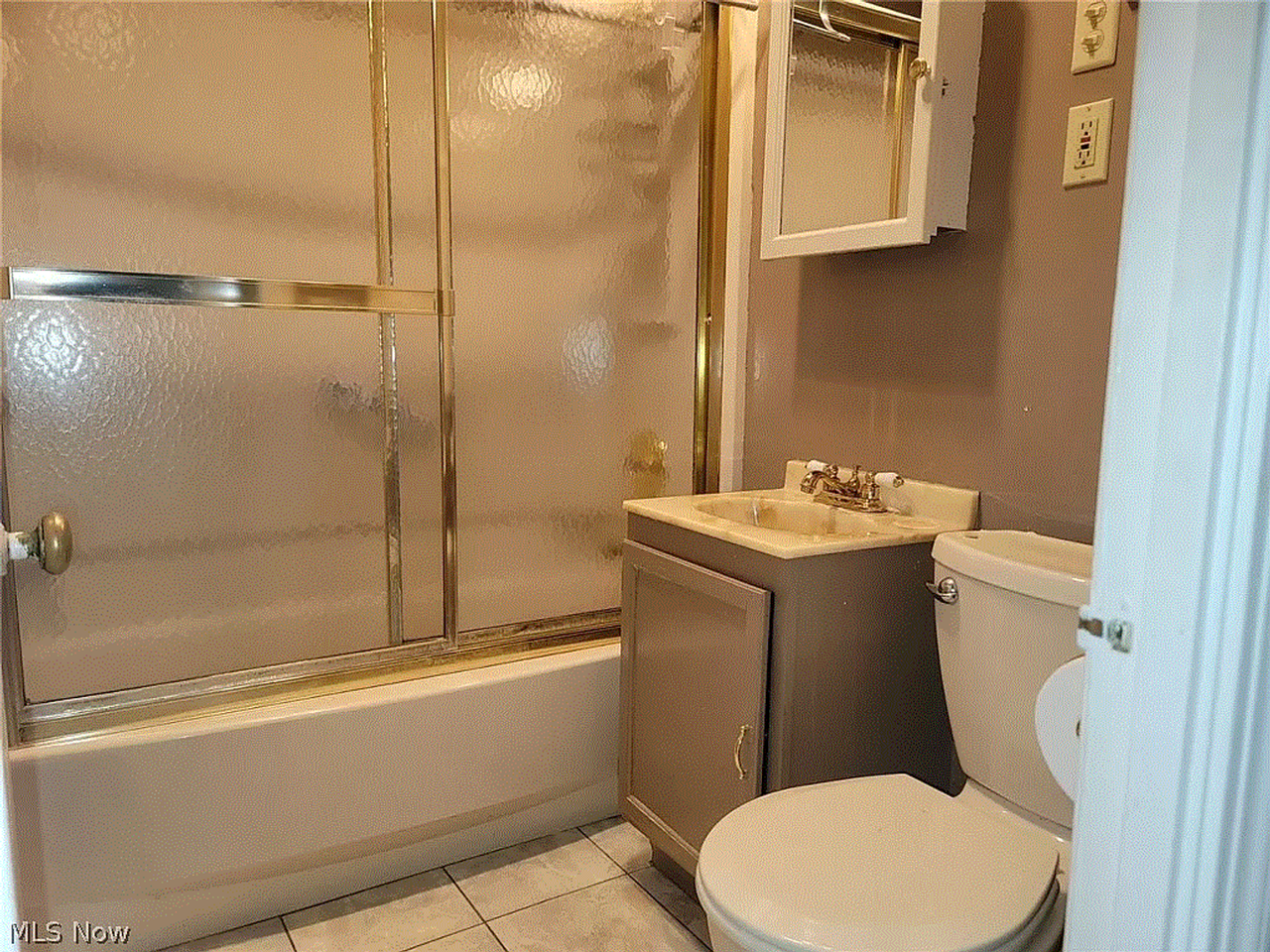 37 Broadmore Ave - Photo 4 of 15