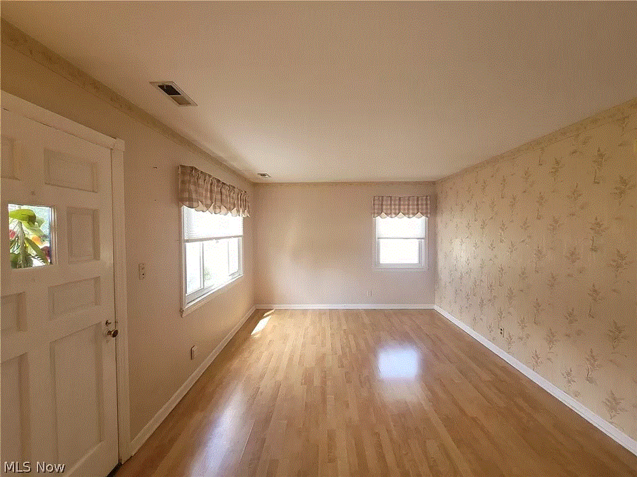 37 Broadmore Ave - Photo 5 of 15