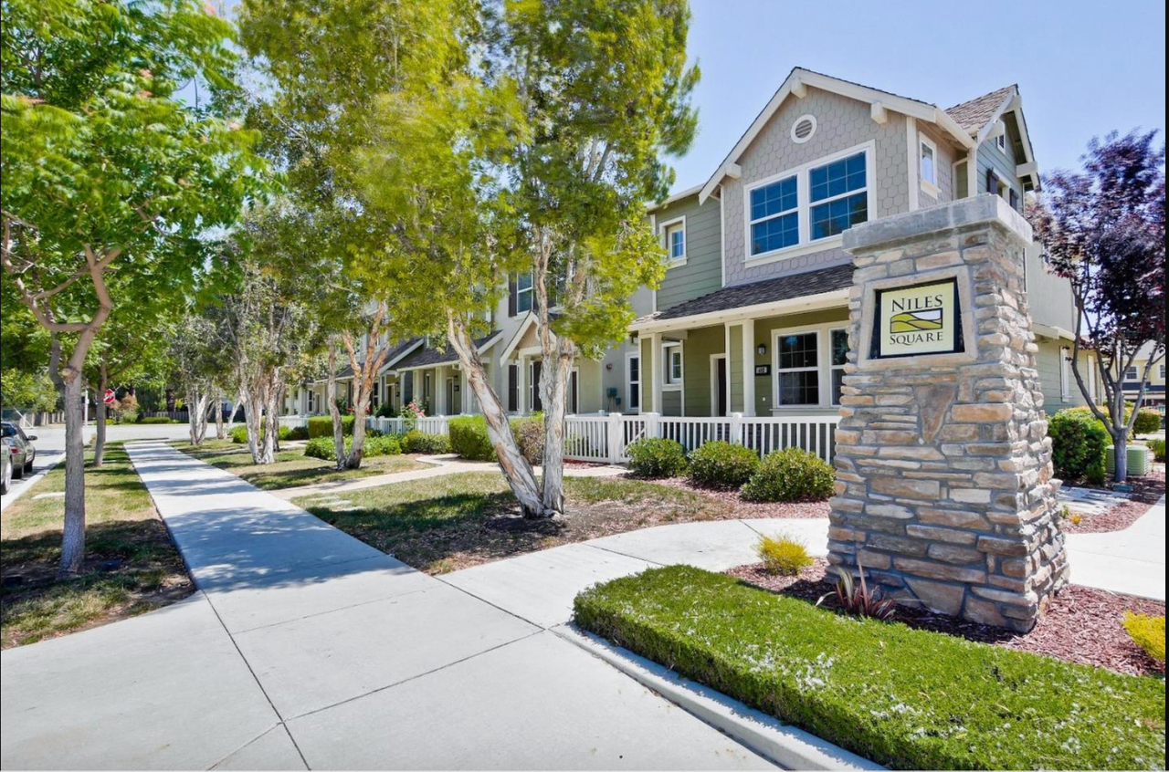 402 Rock Ave - Photo 2 of 24