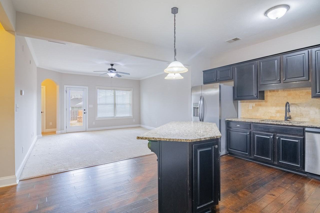 1707 Dunmore Ave - Photo 6 of 45