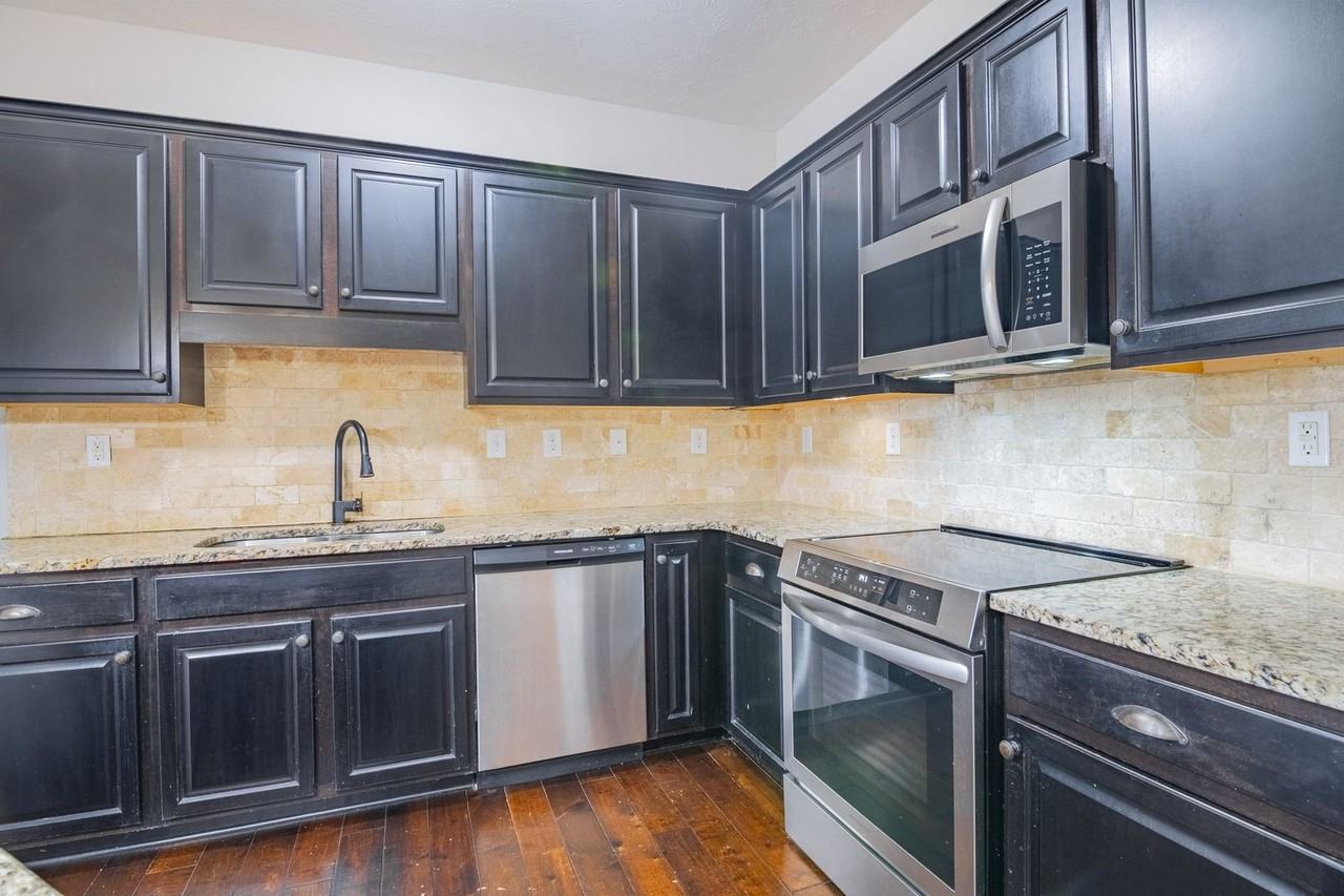 1707 Dunmore Ave - Photo 7 of 45