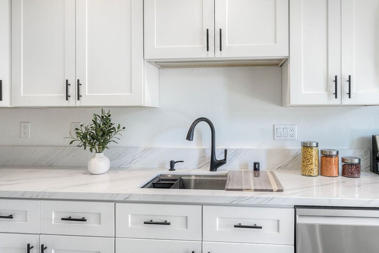 119 Matamoros Ct - Photo 2 of 34