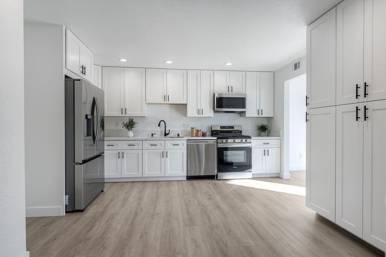 119 Matamoros Ct - Photo 3 of 34