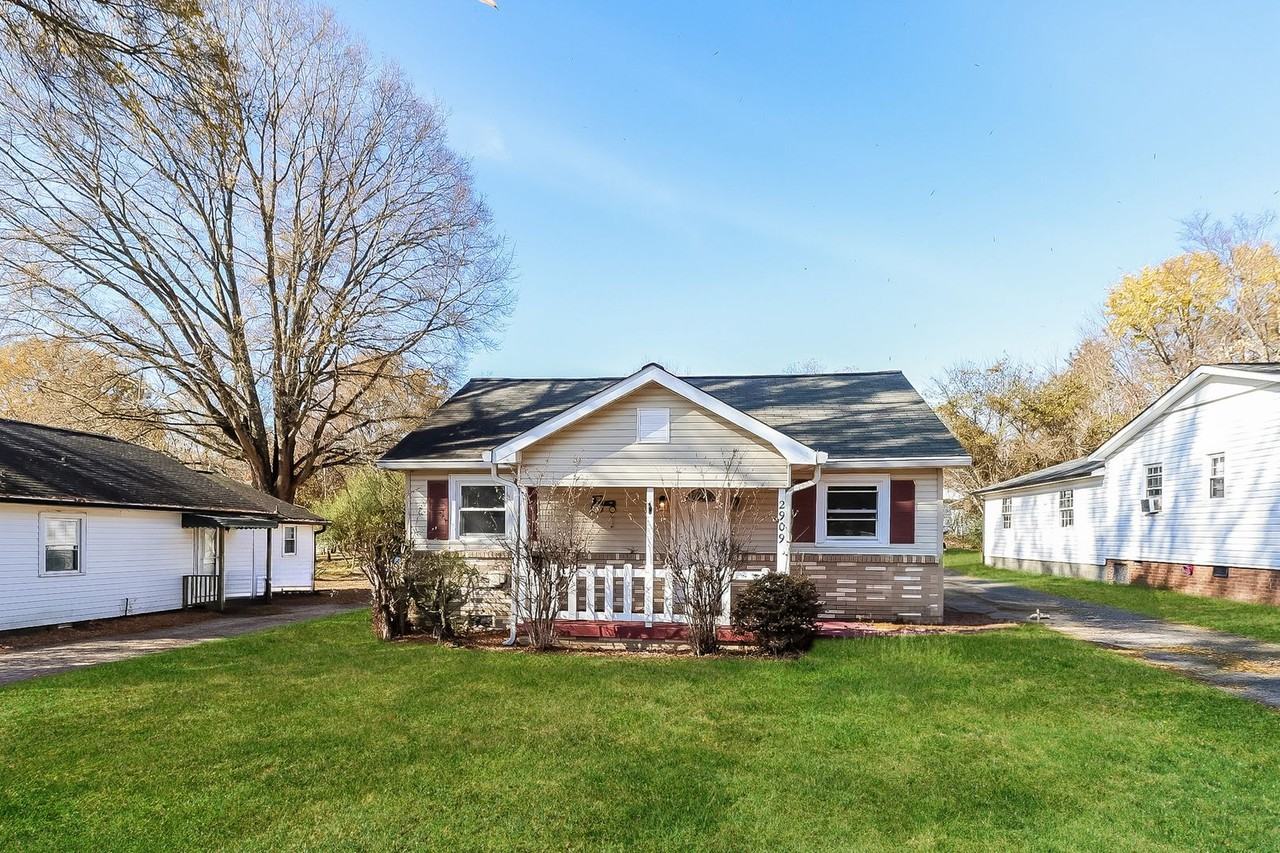 2909 Glendale Ave - Photo 2 of 18