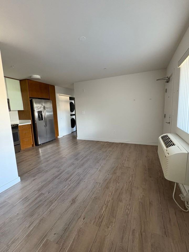 1310 Pensacola St #201 - Photo 2 of 9