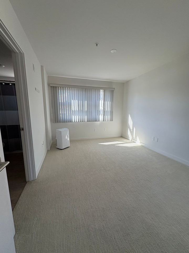 1310 Pensacola St #201 - Photo 5 of 9