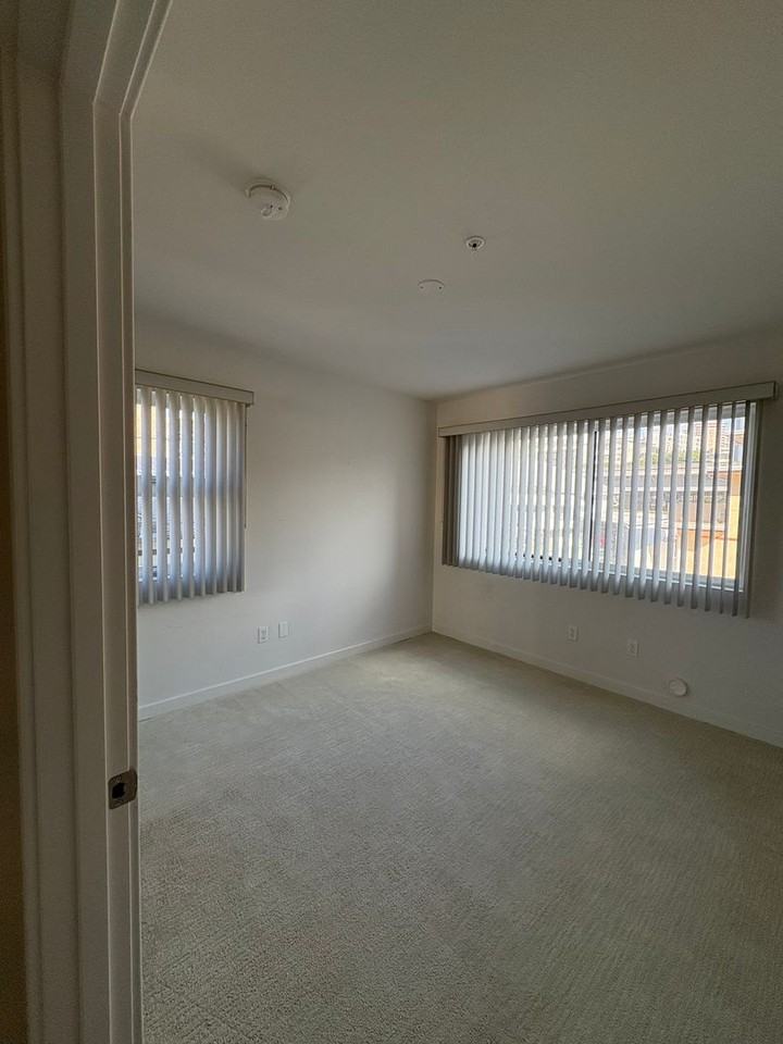 1310 Pensacola St #201 - Photo 7 of 9