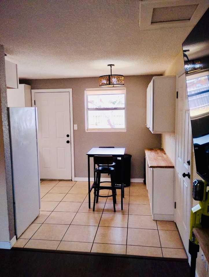 1114 Berkshire Rd - Photo 2 of 23