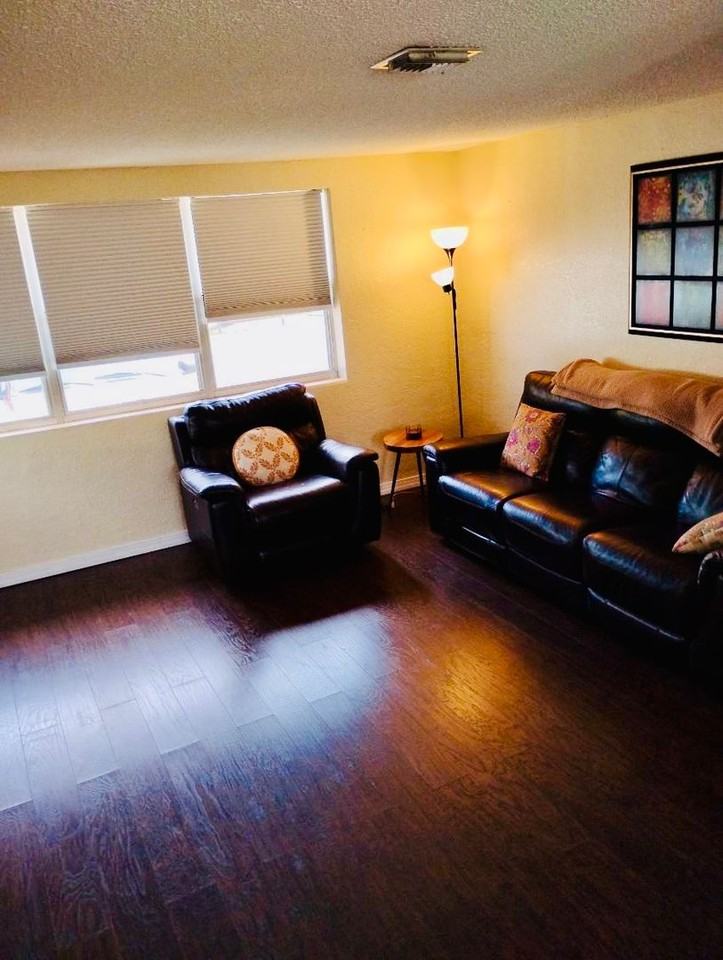 1114 Berkshire Rd - Photo 4 of 23