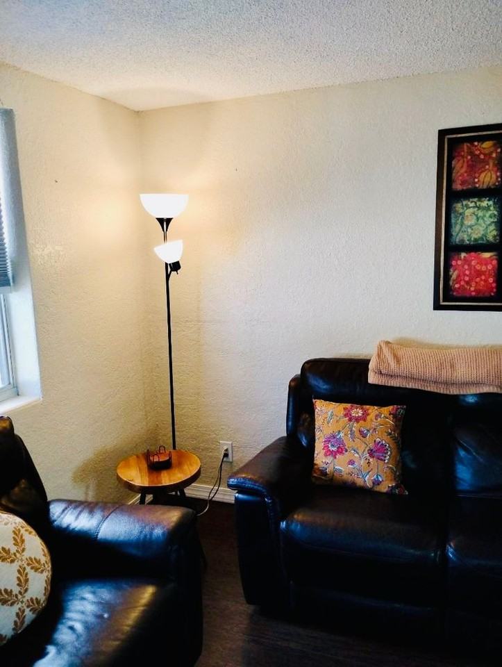 1114 Berkshire Rd - Photo 5 of 23