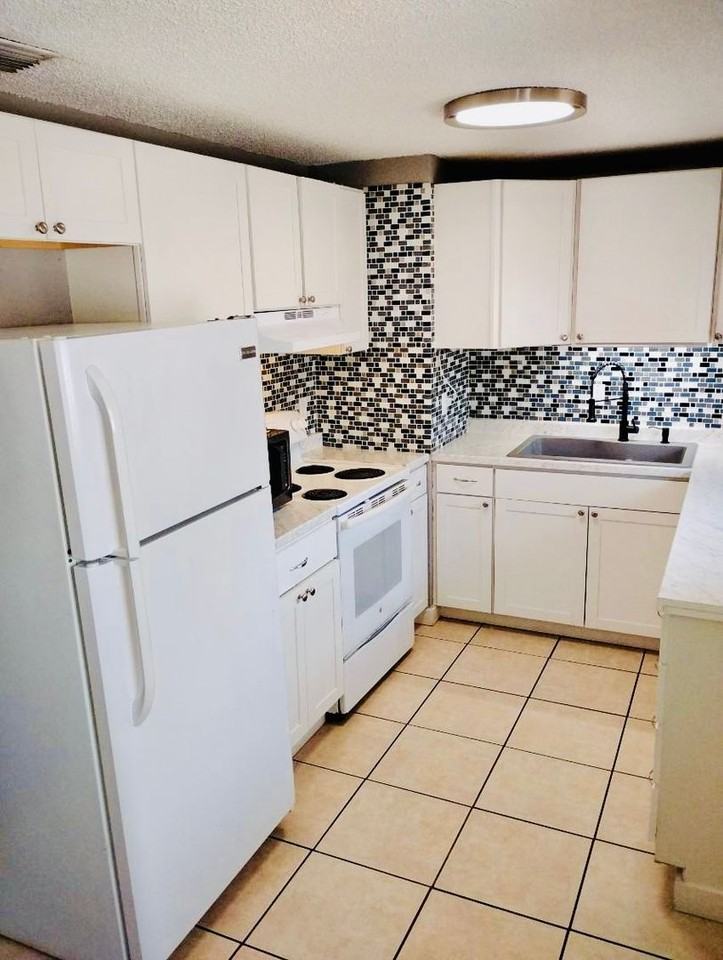 1114 Berkshire Rd - Photo 6 of 23