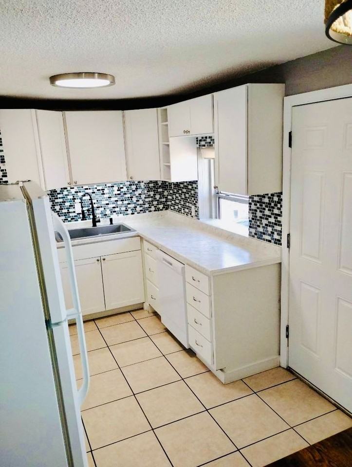 1114 Berkshire Rd - Photo 7 of 23