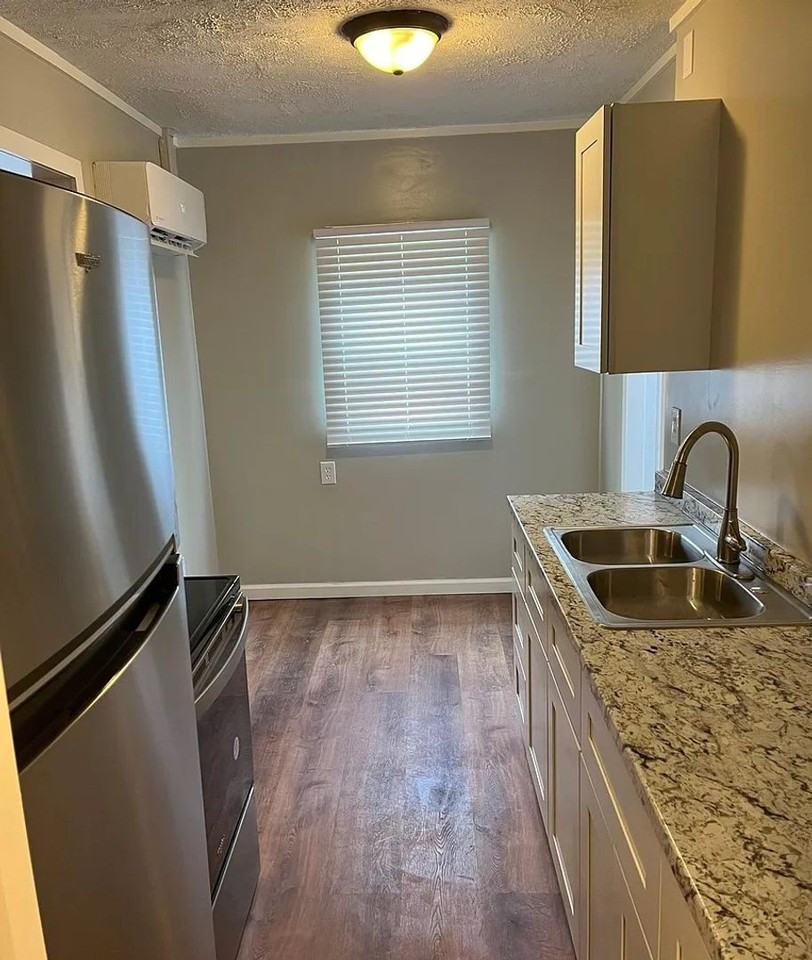 1613 Newton St - Photo 7 of 15