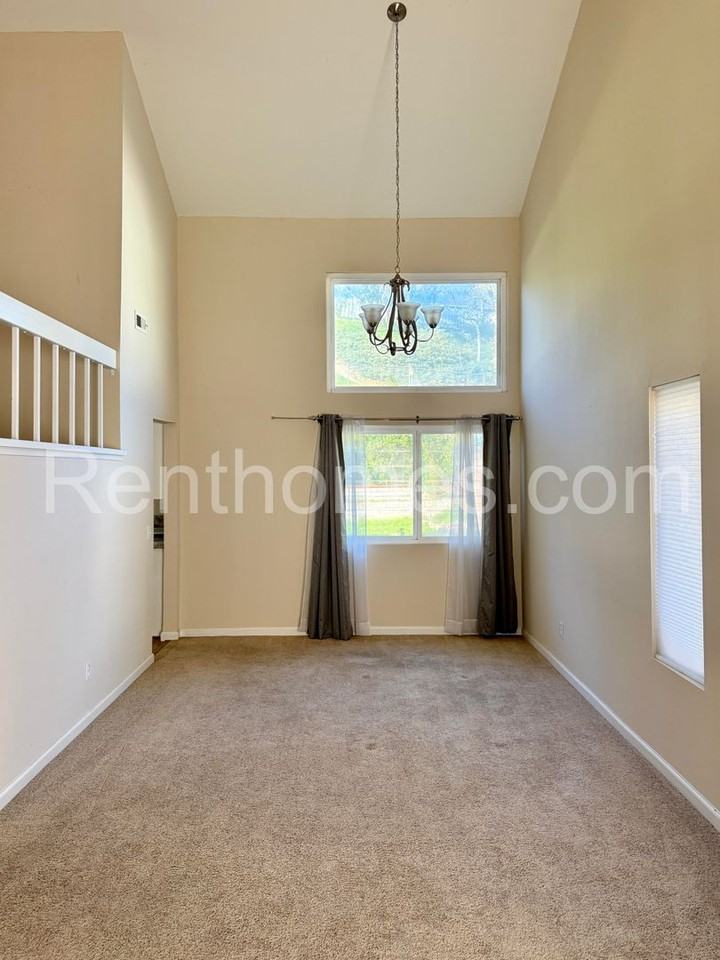 371 Compass Rd - Photo 3 of 25