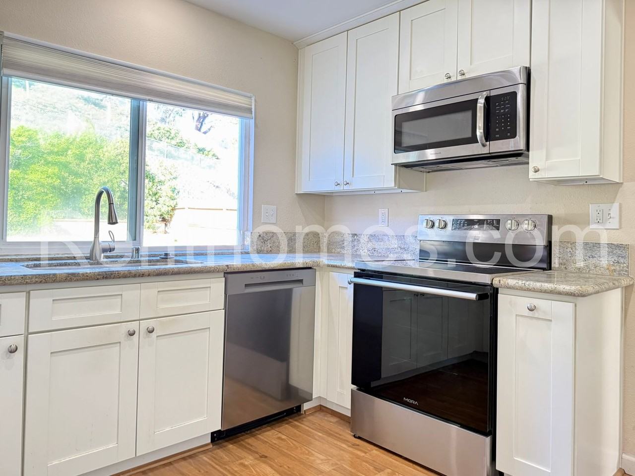 371 Compass Rd - Photo 6 of 25