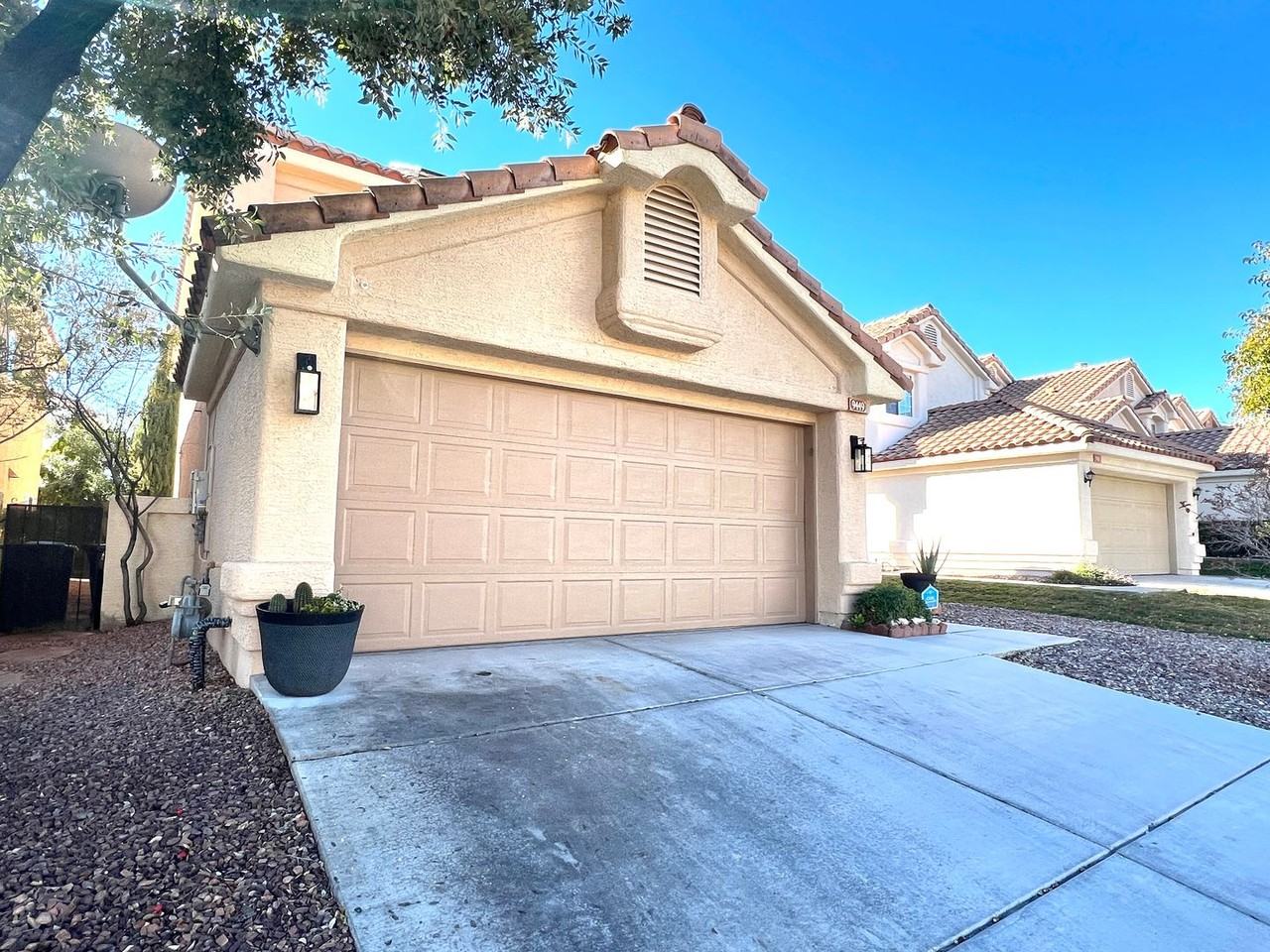 9449 Amber Valley Ln - Photo 2 of 34