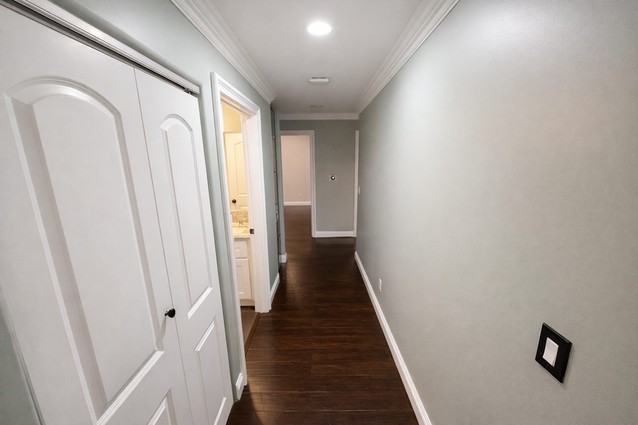 7817 Nagle Ave - Photo 4 of 30