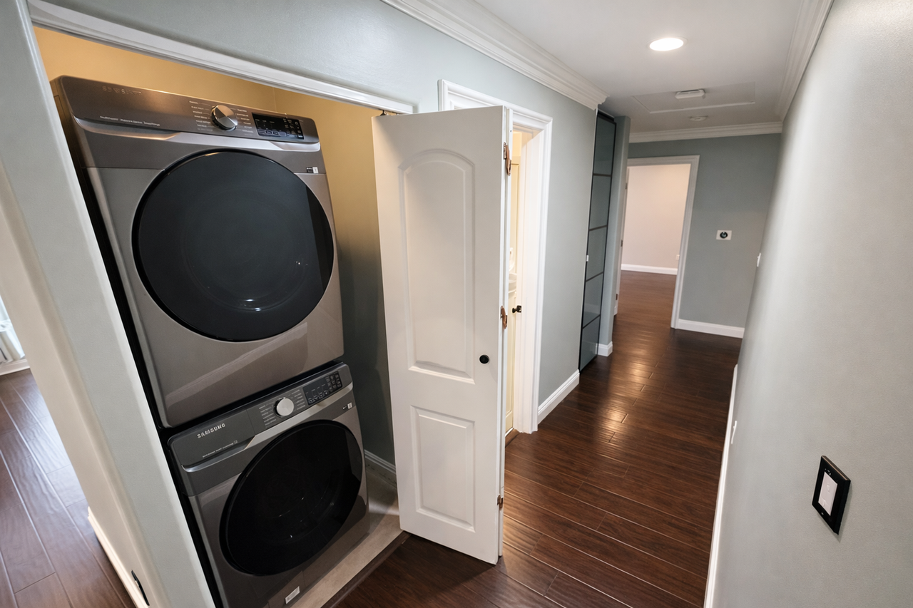 7817 Nagle Ave - Photo 5 of 30