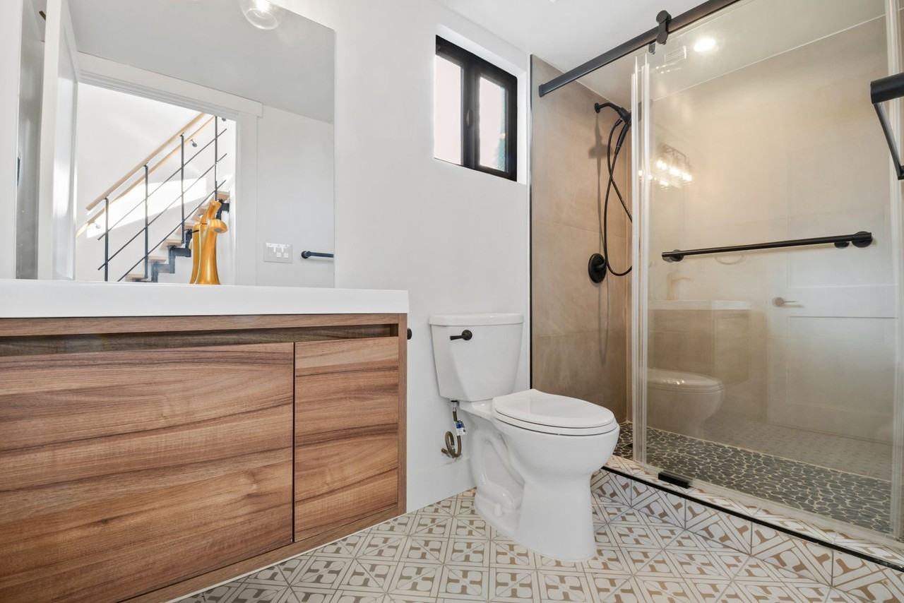 1105 Stanford Ave - Photo 7 of 11