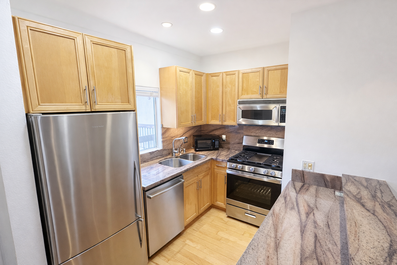 2263 Fox Hills Dr - Photo 3 of 22