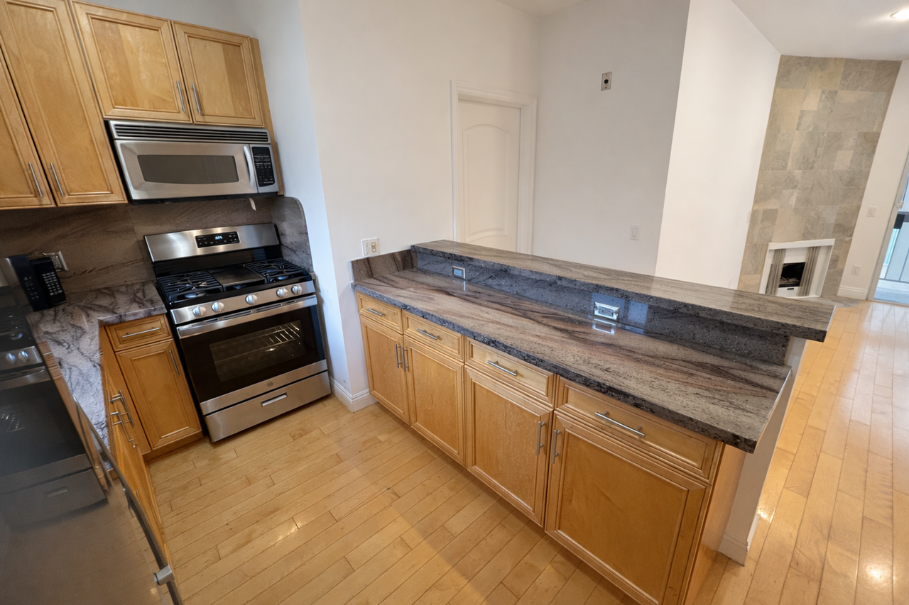 2263 Fox Hills Dr - Photo 4 of 22