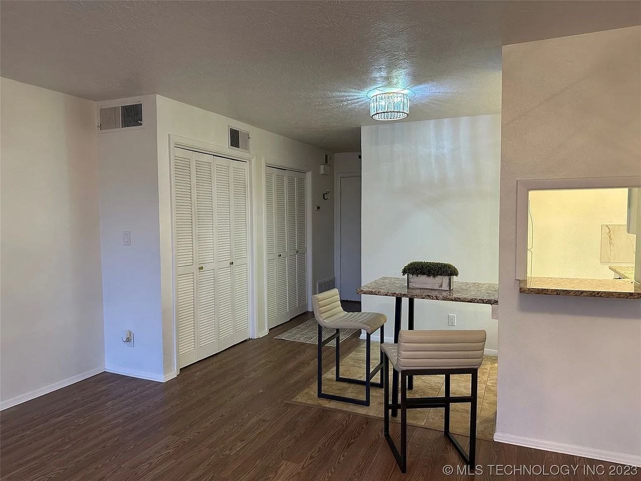 123 Falconhead Dr - Photo 3 of 14