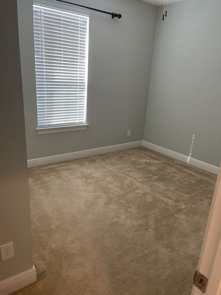 2062 Redbay Ave - Photo 4 of 38