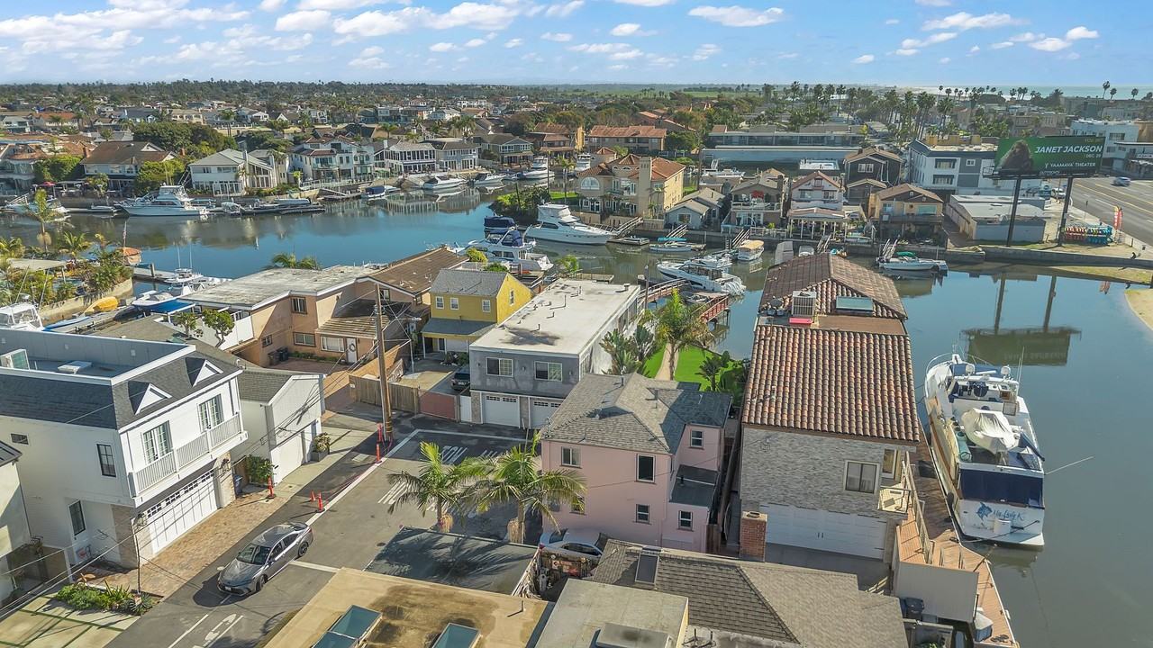 16865 Bayview Dr - Photo 3 of 27