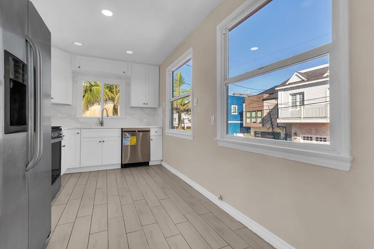 16865 Bayview Dr - Photo 5 of 27