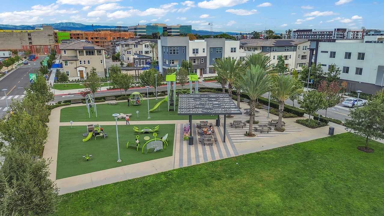 1879 Union St - Photo 3 of 30