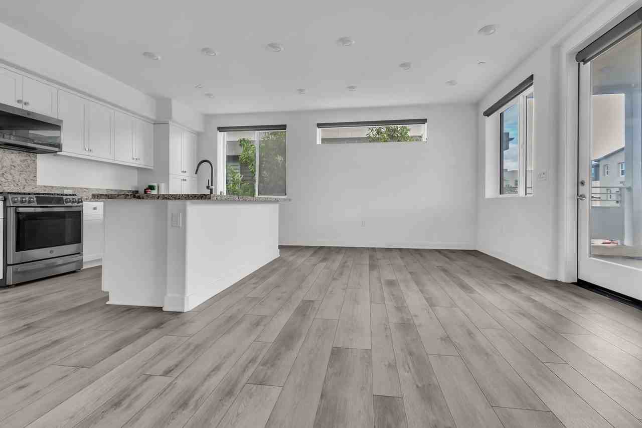 1879 Union St - Photo 7 of 30