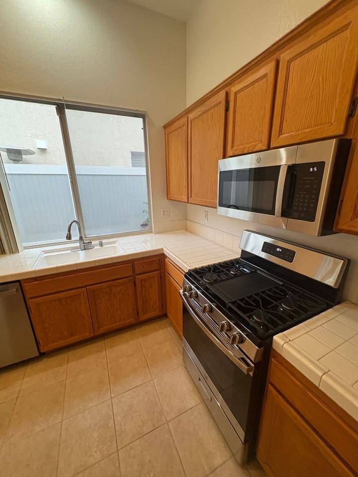 13461 Fairfield Dr - Photo 3 of 18