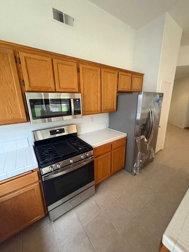 13461 Fairfield Dr - Photo 4 of 18