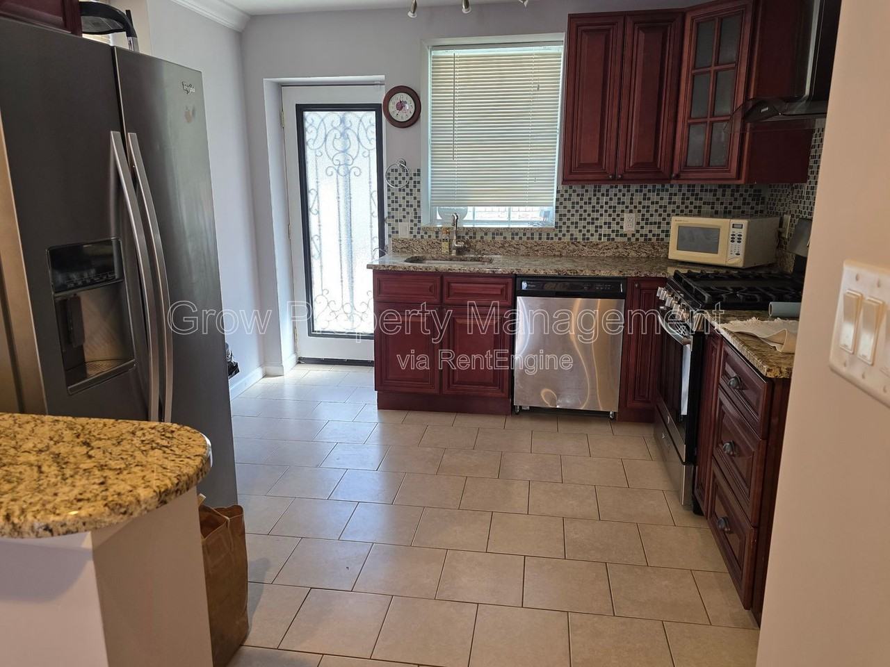 1649 S Bailey St - Photo 4 of 34