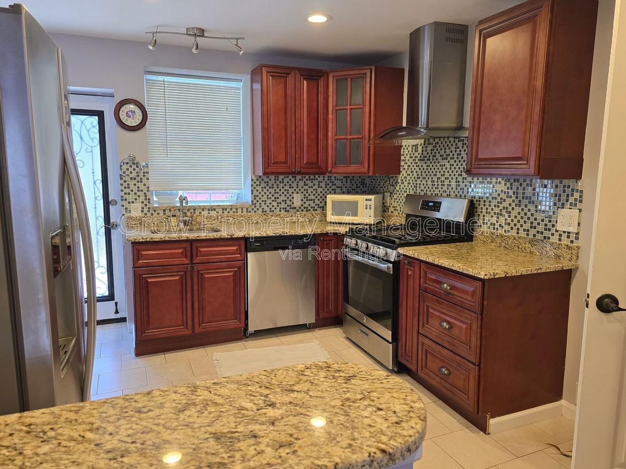 1649 S Bailey St - Photo 5 of 34