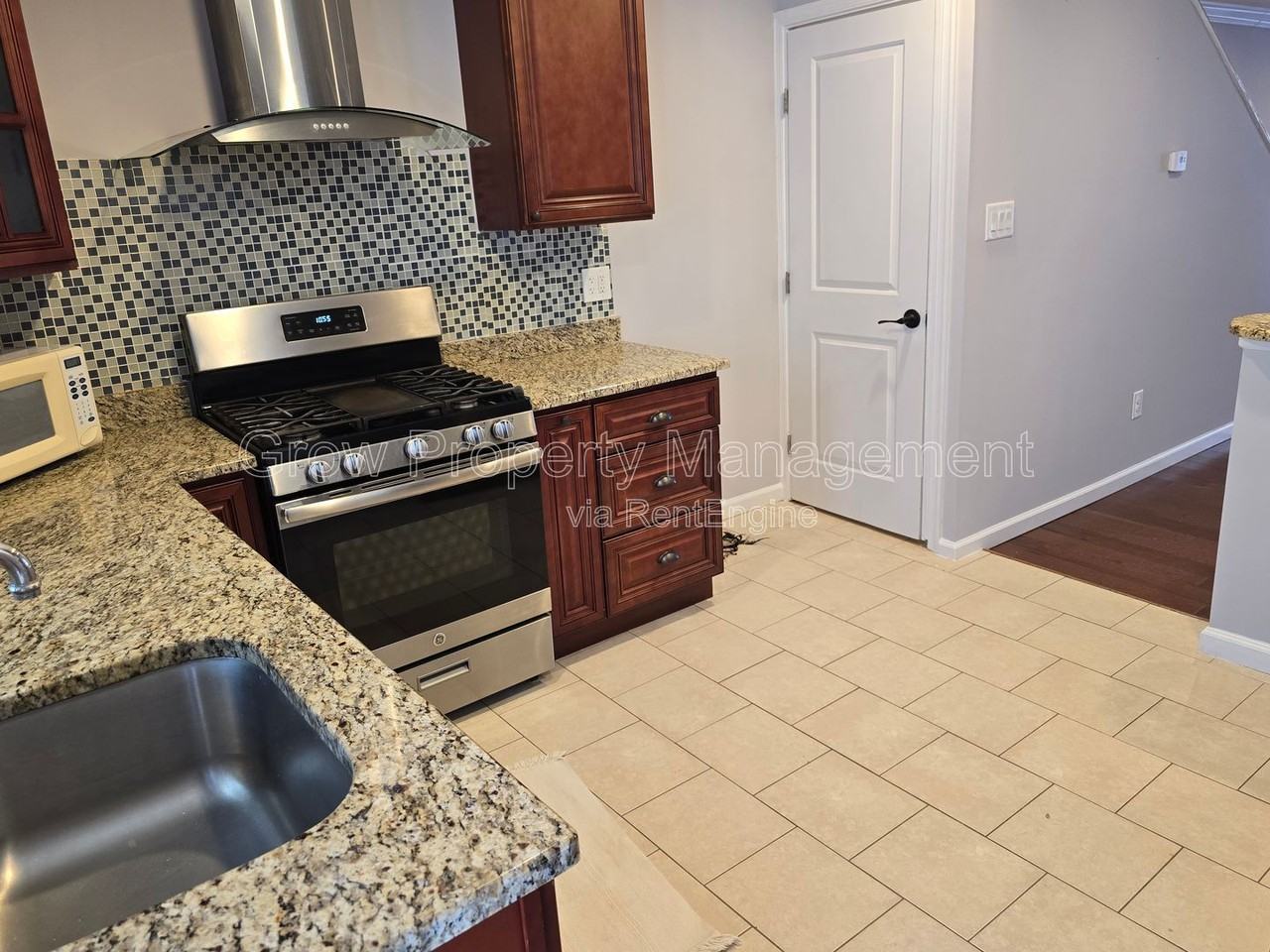 1649 S Bailey St - Photo 7 of 34