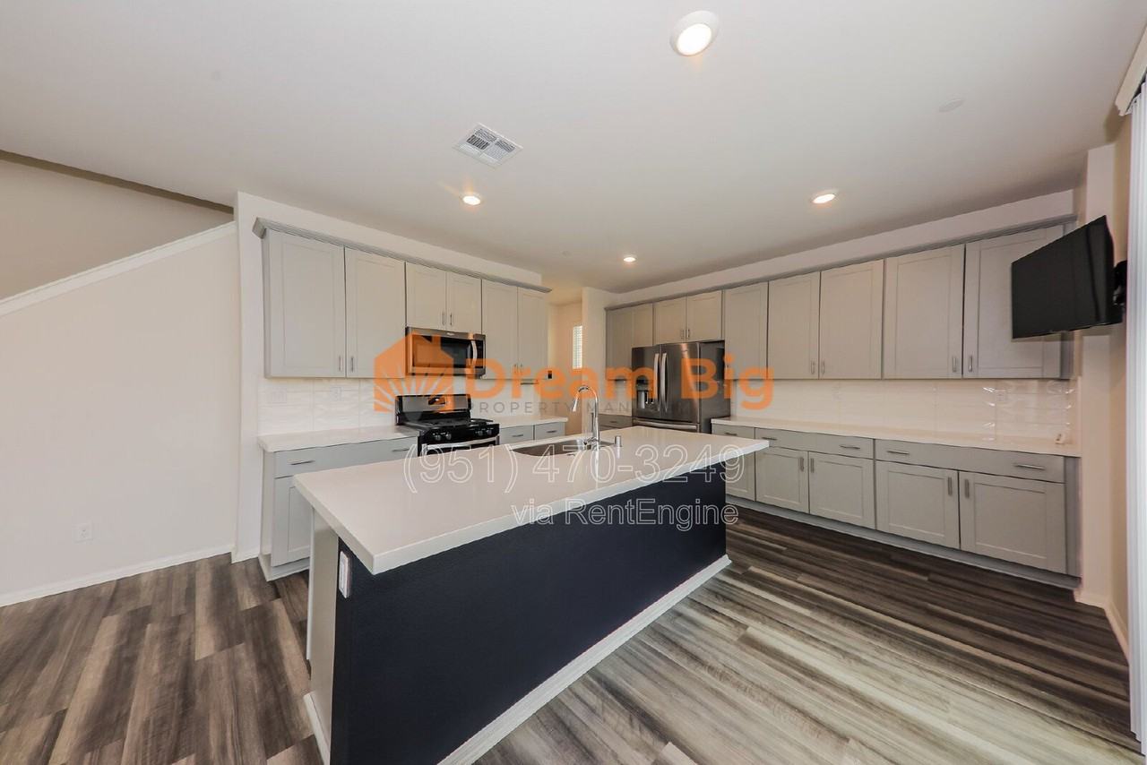 24712 Hudson St - Photo 7 of 34