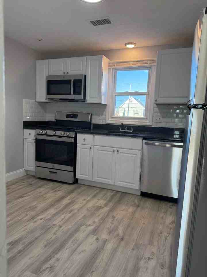 14 Saratoga Ave #3 - Photo 6 of 15