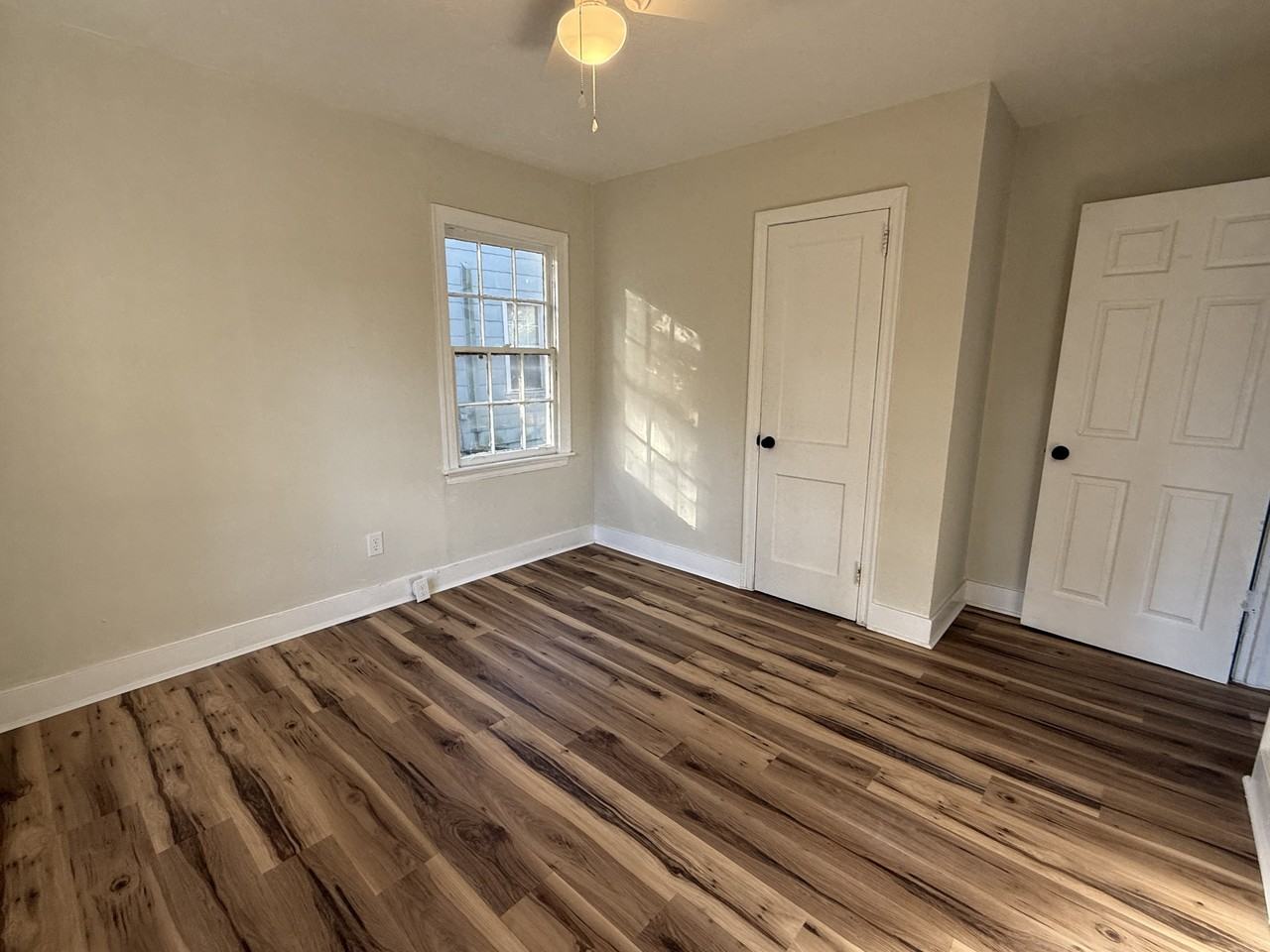 562 Woodbury Rd - Photo 2 of 24