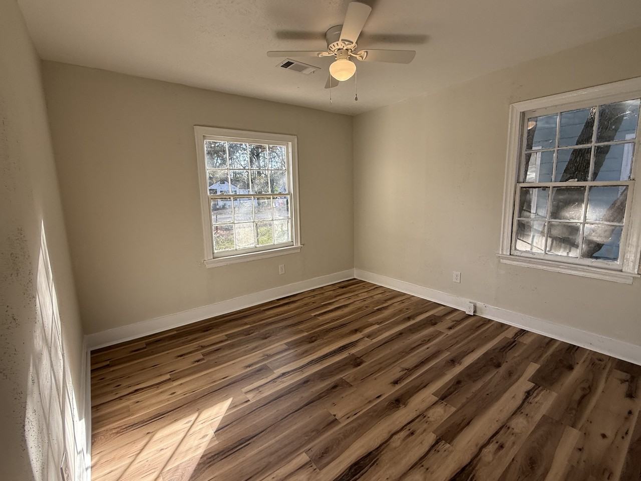 562 Woodbury Rd - Photo 4 of 24