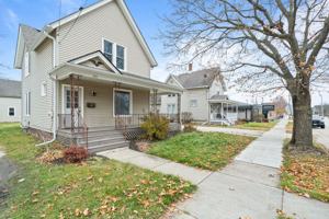 featured image of 208 W Chestnut St