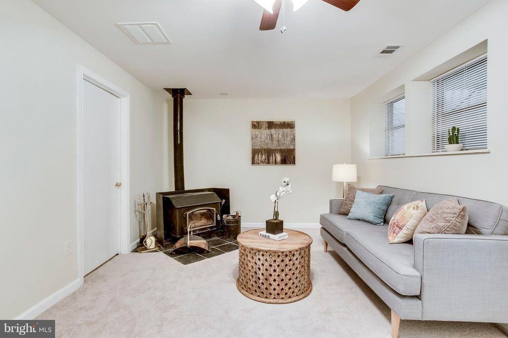 939 Barton Oaks Pl - Photo 2 of 24